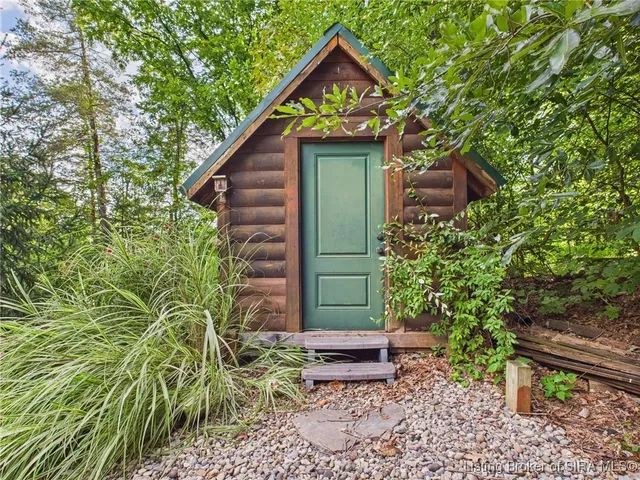 $475,000 | 813 Woodland Avenue, Corydon, IN 47112