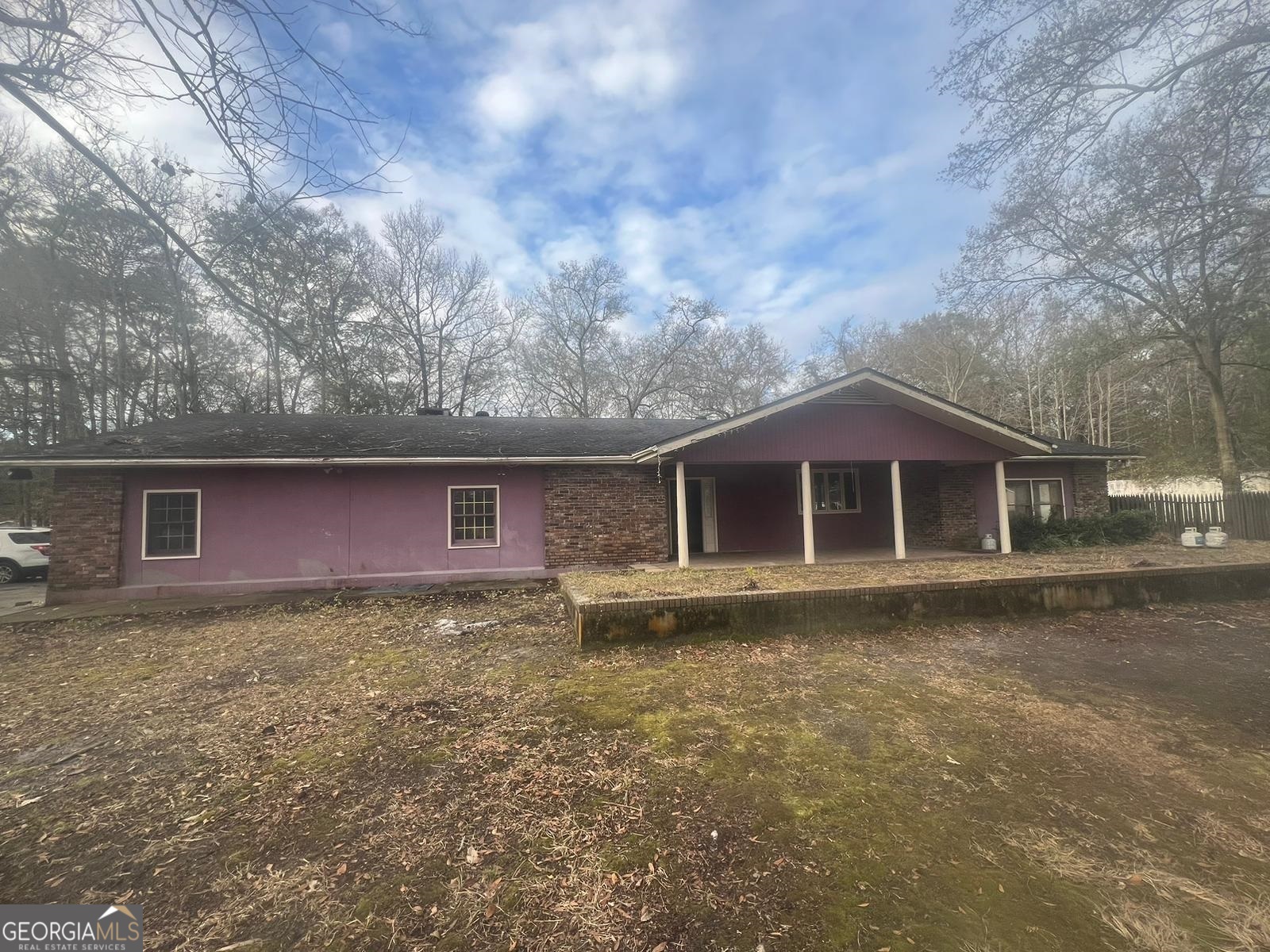 119 Ratcliffe Road Brunswick, GA 31523 - Photo 1 of 1 a front view of a house with garden