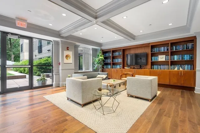 $899,900 | 1501 Commonwealth Avenue, Unit 409, Boston, MA 02135