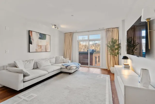 $899,900 | 1501 Commonwealth Avenue, Unit 409, Boston, MA 02135