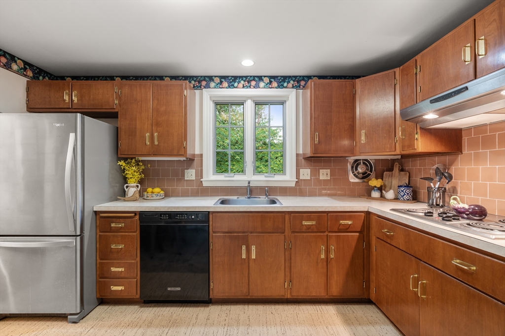 20 Brooks Road Sudbury, MA 01776 - Photo 4 of 42