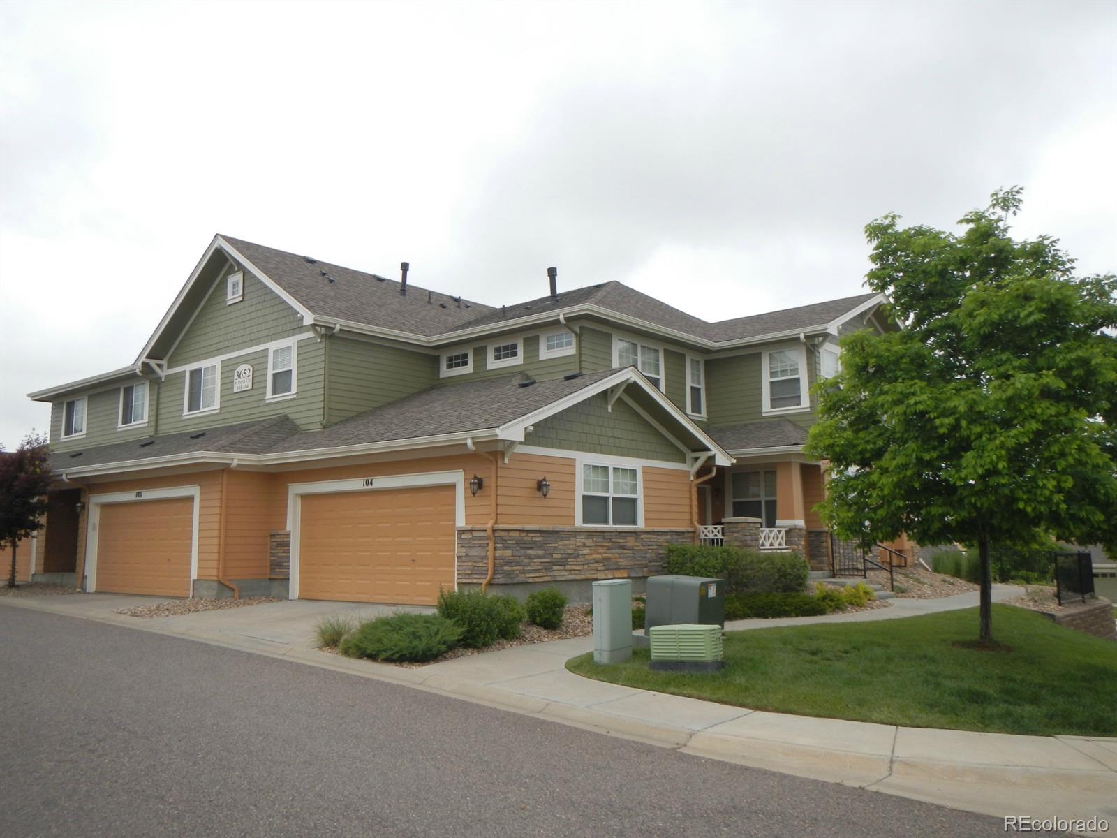 3652 South Perth Circle, Unit 102 Aurora, CO 80013 - Photo 4 of 17 a front view of a house with a yard
