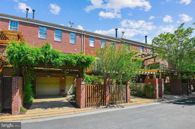 $3,300 | 11 East Churchill Street, Baltimore, MD 21230