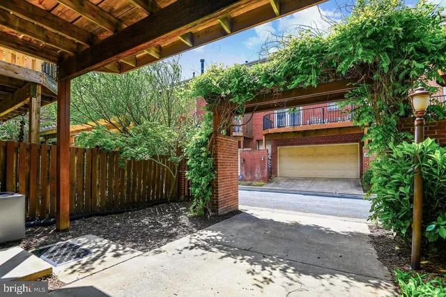 $3,300 | 11 East Churchill Street, Baltimore, MD 21230