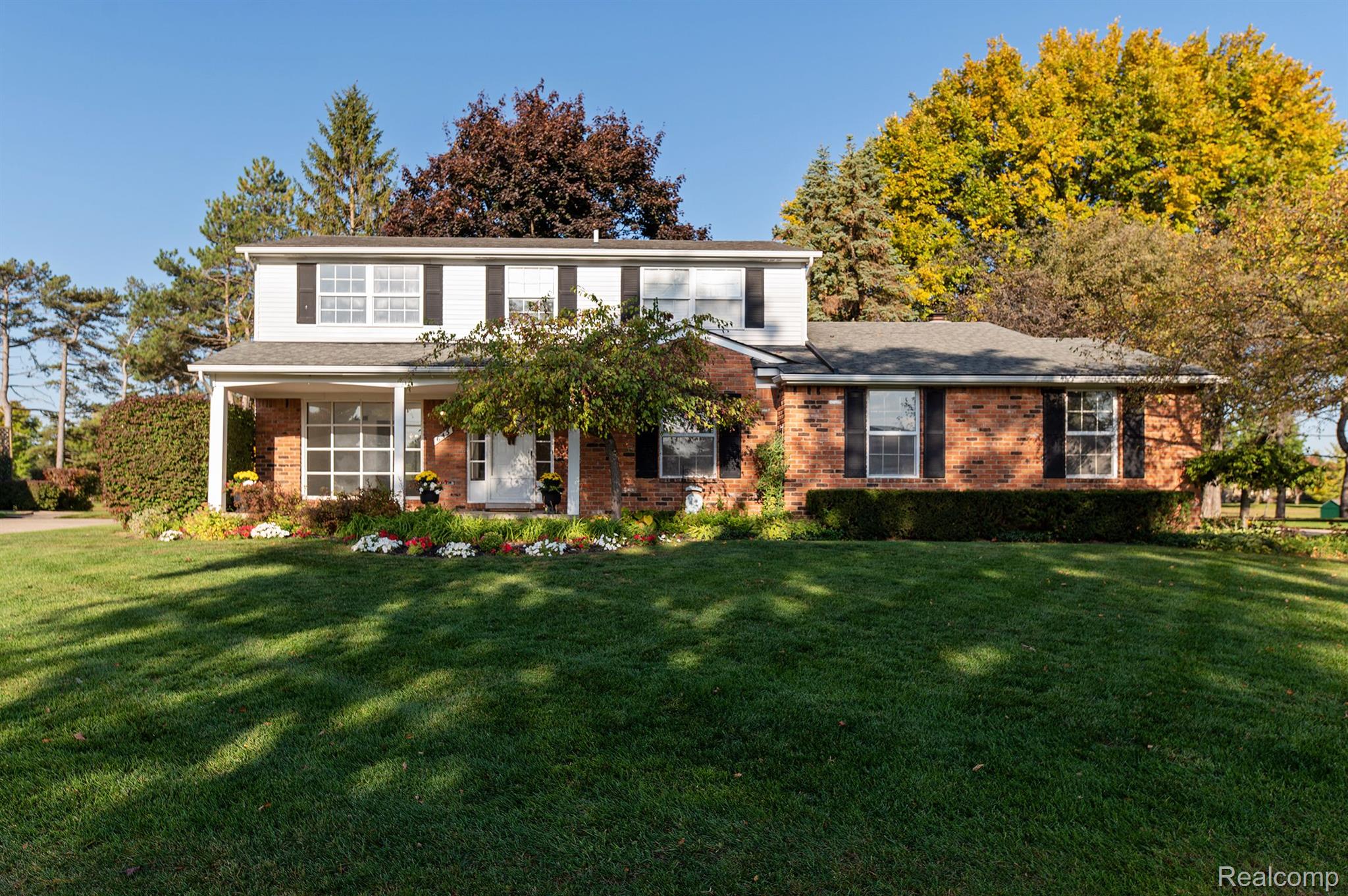 645 Lockmoore Court Rochester, MI 48307 - Photo 1 of 56 Gallery Image 1