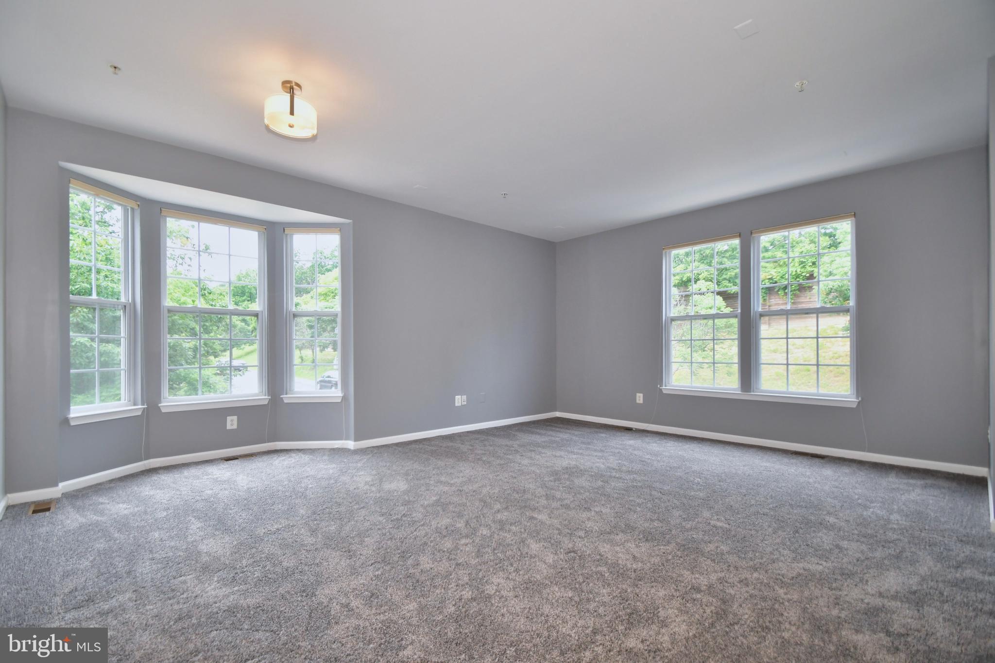 7199 Water Oak Road, Unit 152 Elkridge, MD 21075 - Photo 7 of 41 Living Room