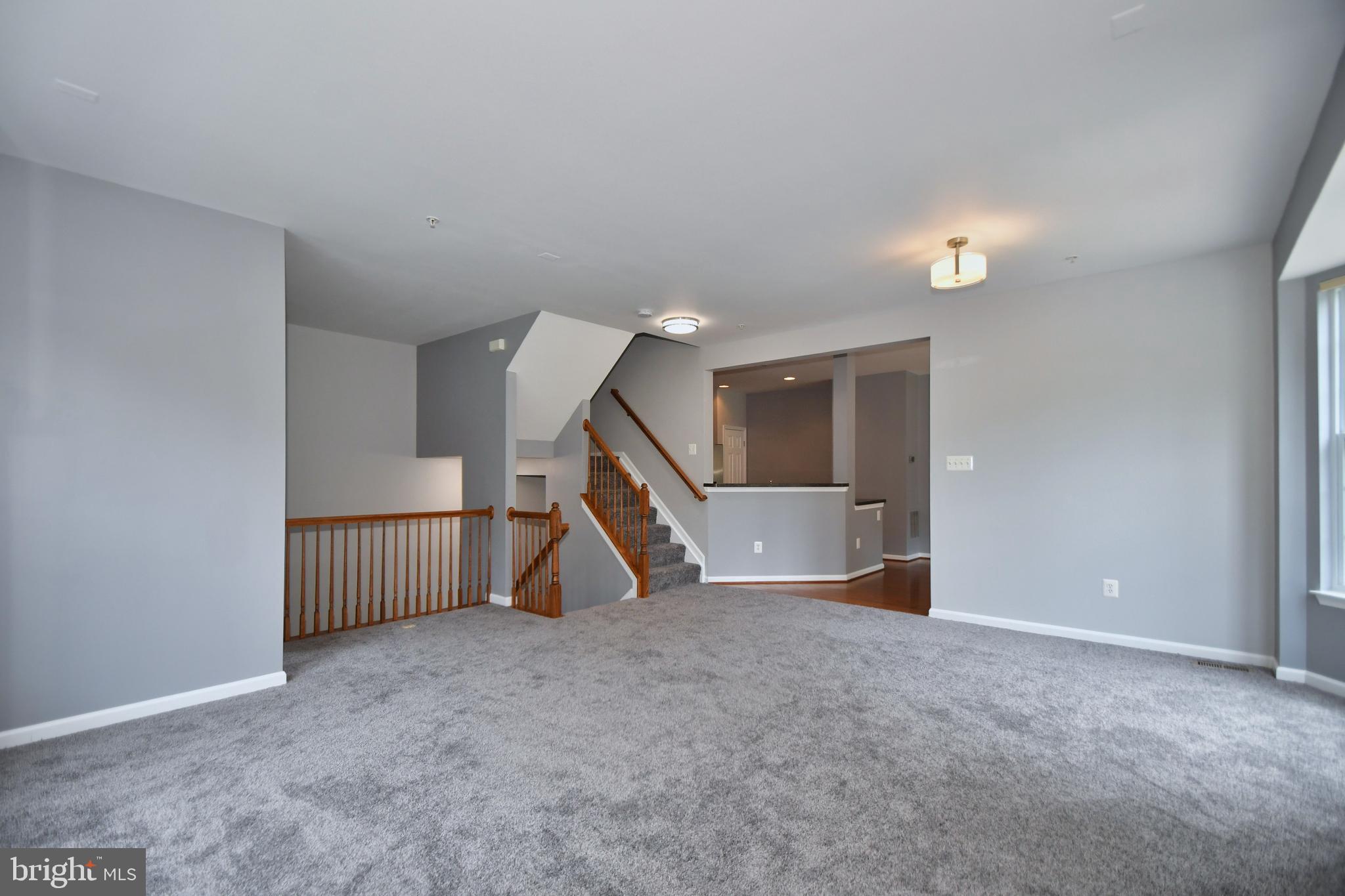 7199 Water Oak Road, Unit 152 Elkridge, MD 21075 - Photo 8 of 41 Living Room
