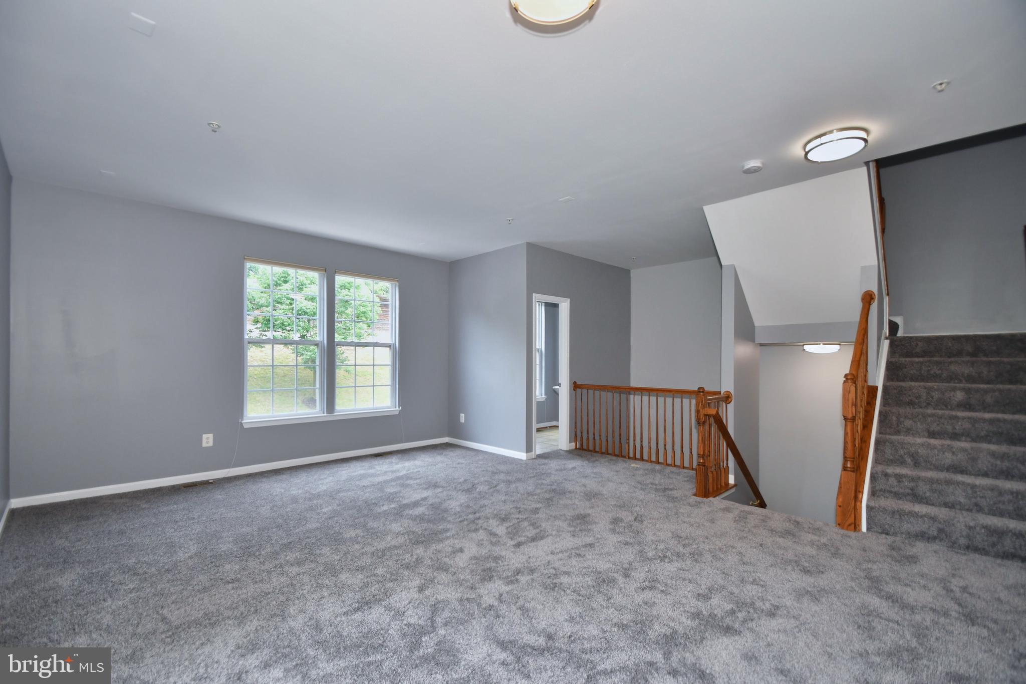 7199 Water Oak Road, Unit 152 Elkridge, MD 21075 - Photo 9 of 41 Living Room