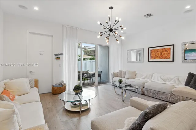 $20,900 | 3570 Southwest 23rd Street, Unit 3570, Miami, FL 33145