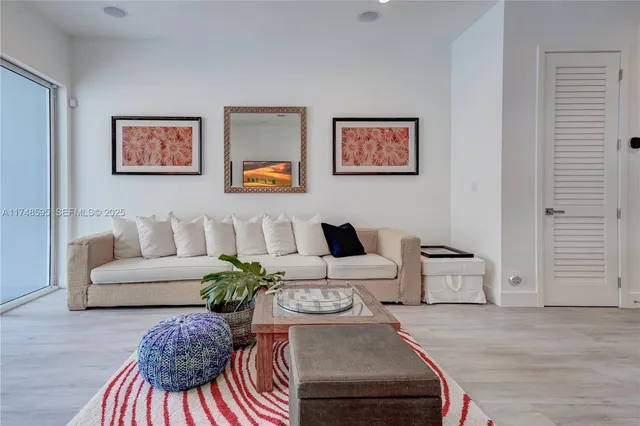 $20,900 | 3570 Southwest 23rd Street, Unit 3570, Miami, FL 33145