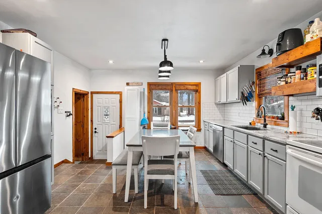 $244,900 | 812 Fremont Street, Fremont, WI 54940