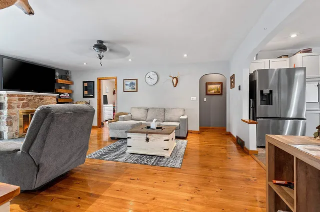 $244,900 | 812 Fremont Street, Fremont, WI 54940