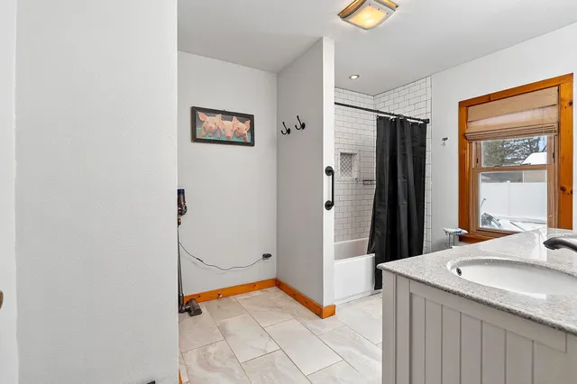 $244,900 | 812 Fremont Street, Fremont, WI 54940