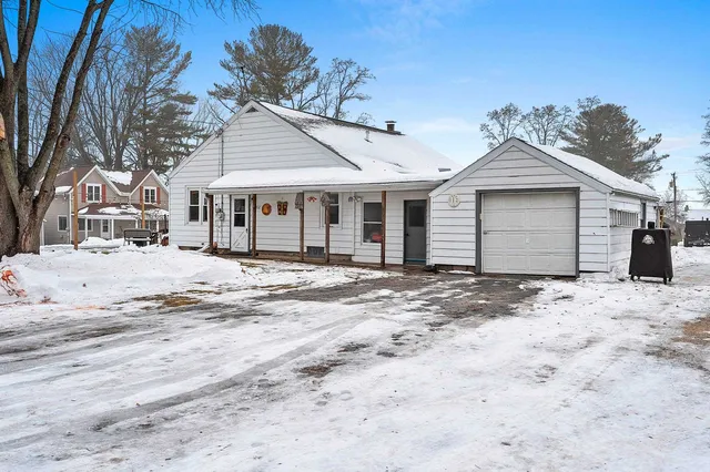 $244,900 | 812 Fremont Street, Fremont, WI 54940