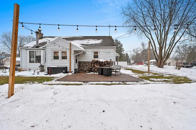 $244,900 | 812 Fremont Street, Fremont, WI 54940