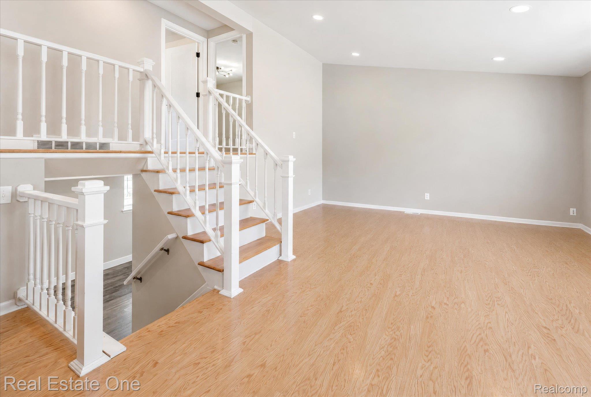 1355 Oak Street Rochester, MI 48307 - Photo 9 of 44 09-009.jpg