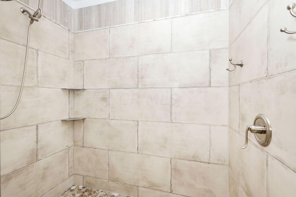 649 Old Farm Road Columbus, OH 43213 - Photo 65 of 83 ceramic and stone shower
