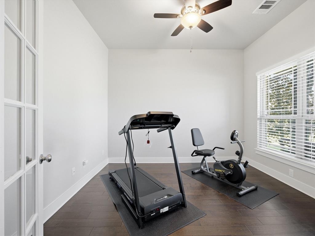 146 Old Bridge Road Waxahachie, TX 75165 - Photo 5 of 40 a room with gym equipment