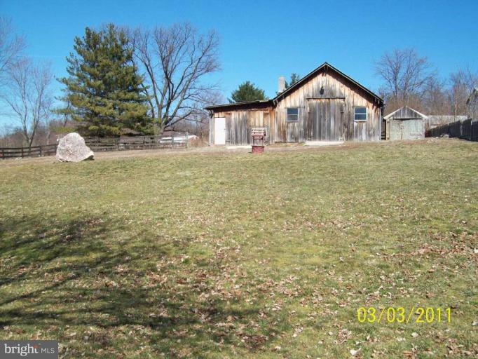 21384 Mt Lena Road Boonsboro, MD 21713 - Photo 3 of 5 Back yard