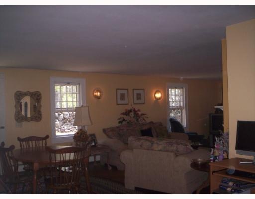 275 Hammet Road Coventry, RI 02816 - Photo 5 of 12 Living Room.