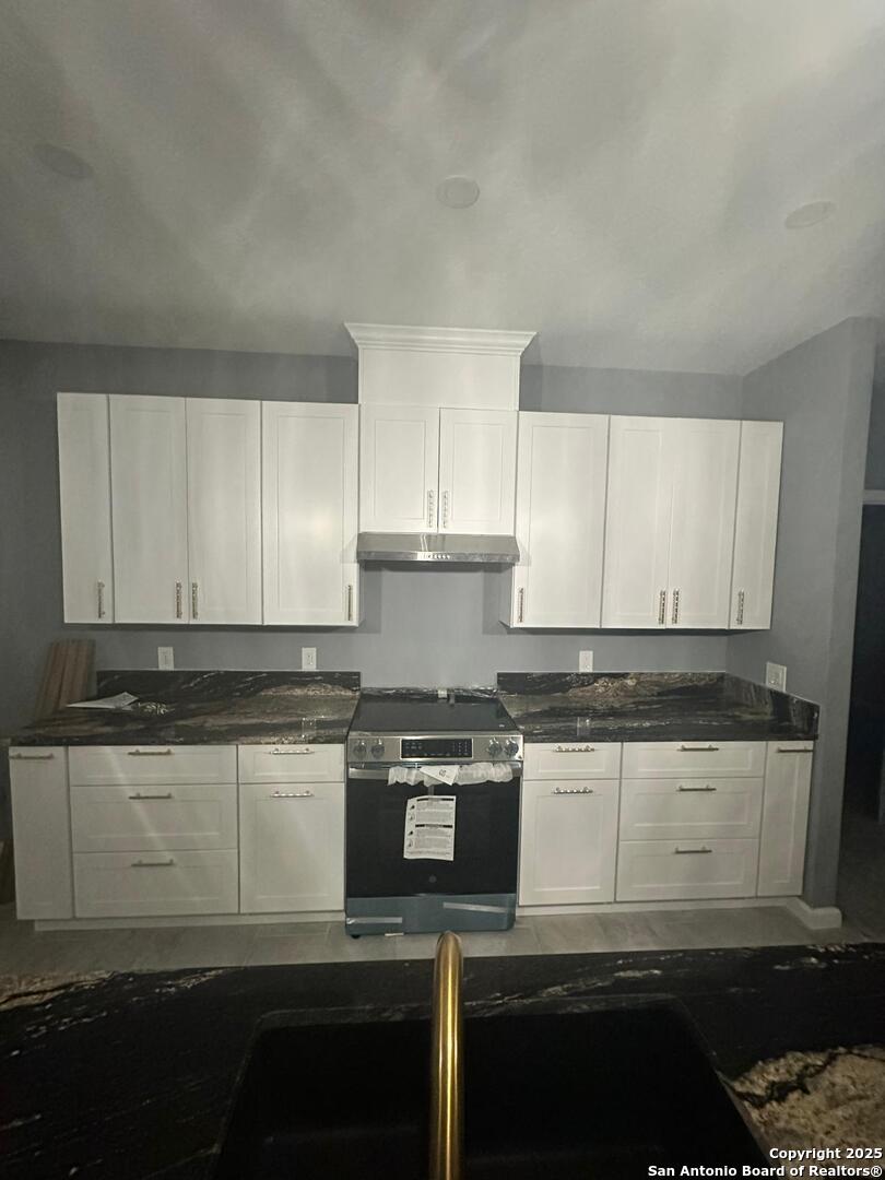 48 Grey Fox Poteet, TX 78065 - Photo 3 of 16 a kitchen with granite countertop a stove and cabinets