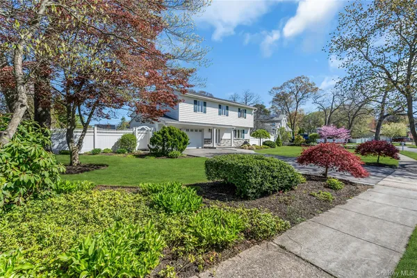 $999,000 | 288 Bow Drive, Smithtown, NY 11788