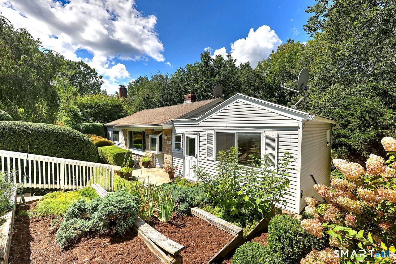 55 Old Sawmill Road Trumbull, CT 06611 - Photo 4 of 40 Gallery Image 4