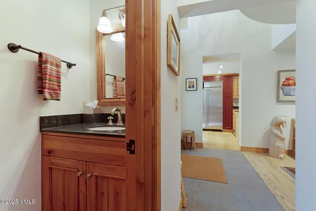 a en suite bathroom with a sink and a mirror