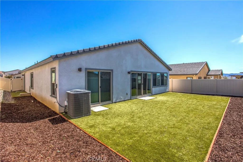 1567 Park Haven Drive Rialto, CA 92376 - Photo 16 of 35