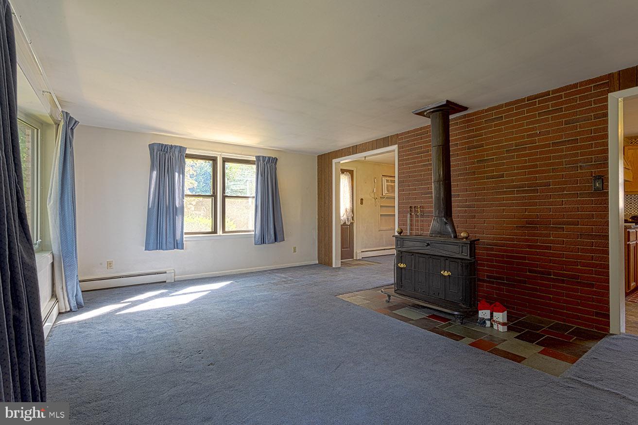818 Rhodora Avenue Reading, PA 19605 - Photo 6 of 33