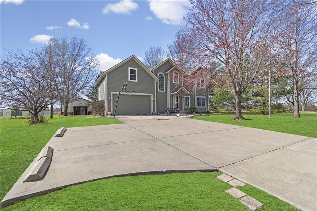 1330 North Lake City Valley Road Buckner, MO 64016 - Photo 3 of 46