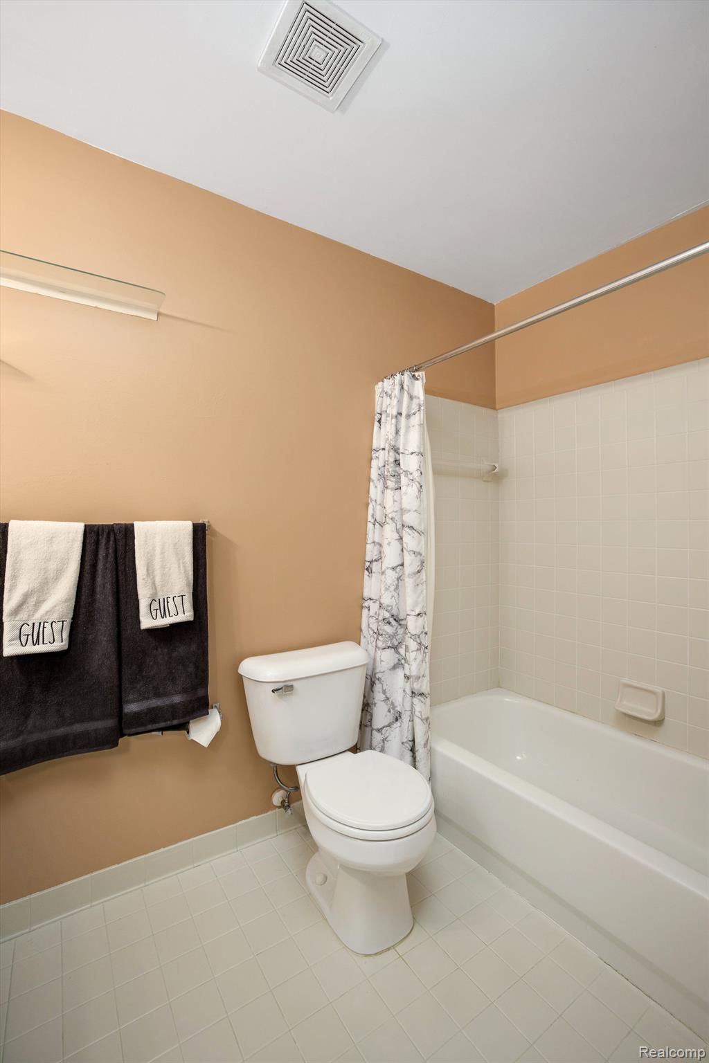 150 Pine Tree Ridge, Unit 4 Waterford, MI 48327 - Photo 21 of 27 Gallery Image 21