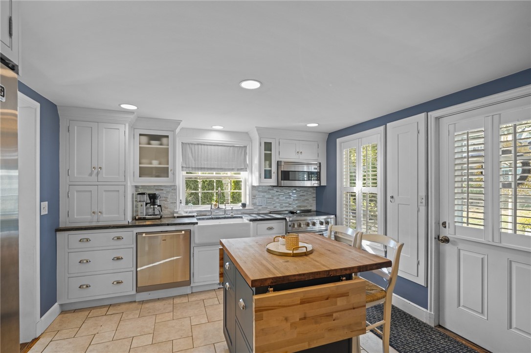 25 Ledge Road East Greenwich, RI 02818 - Photo 14 of 50 Gallery Image 14