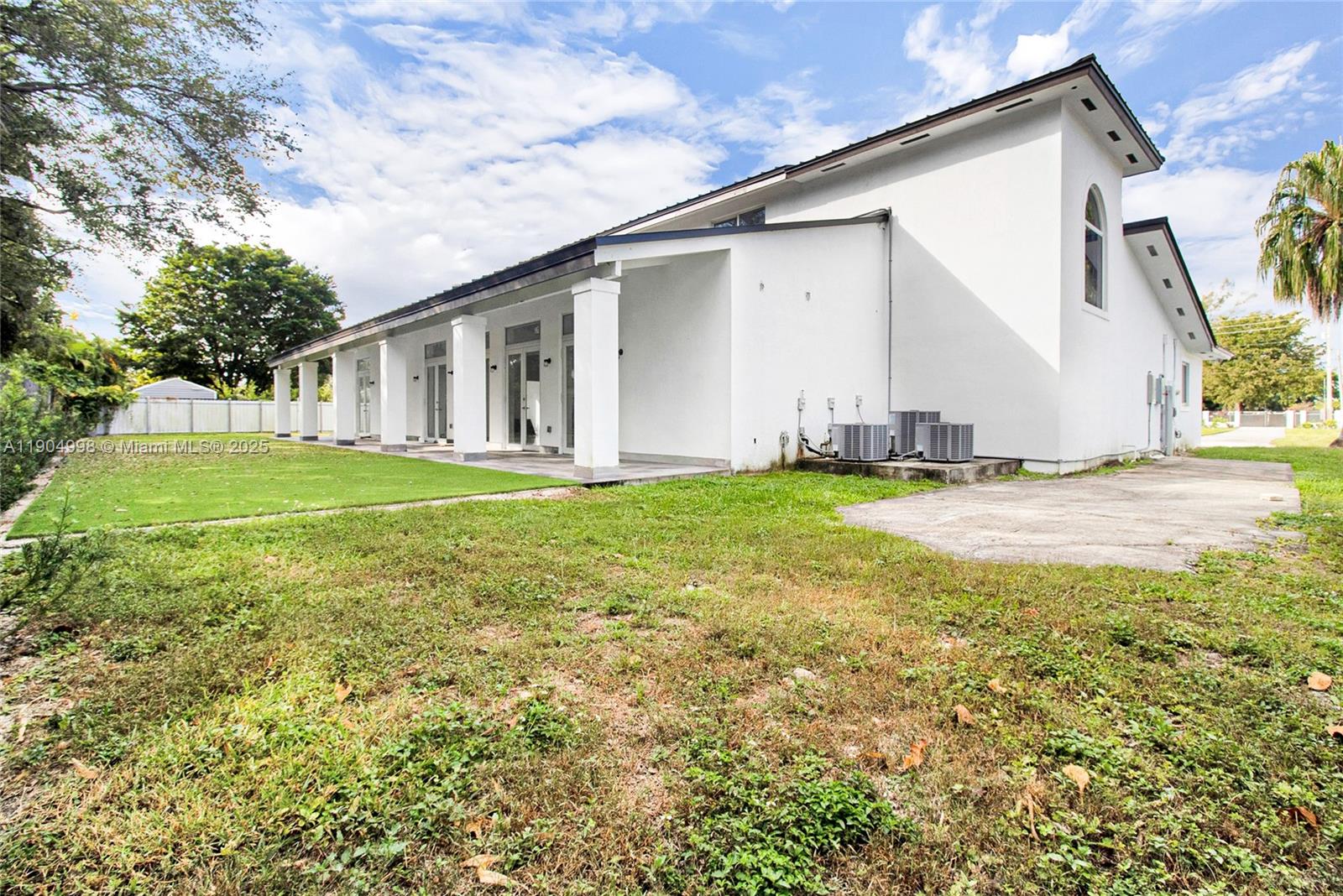 425 Southwest 129th Avenue Miami, FL 33184 - Photo 24 of 24 a view of a yard in front of a house