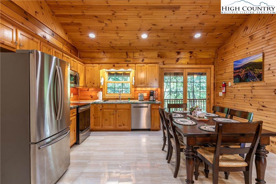 2977 Pine Run Road Boone, NC 28607 - Photo 11 of 41 Gallery Image 11