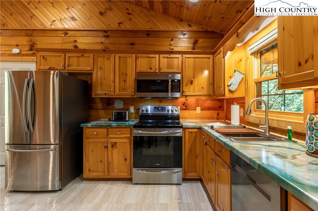 2977 Pine Run Road Boone, NC 28607 - Photo 9 of 41 Gallery Image 9