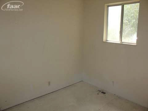 8574 North McKinley Road Flushing, MI 48433 - Photo 8 of 24 20374092-7.JPG