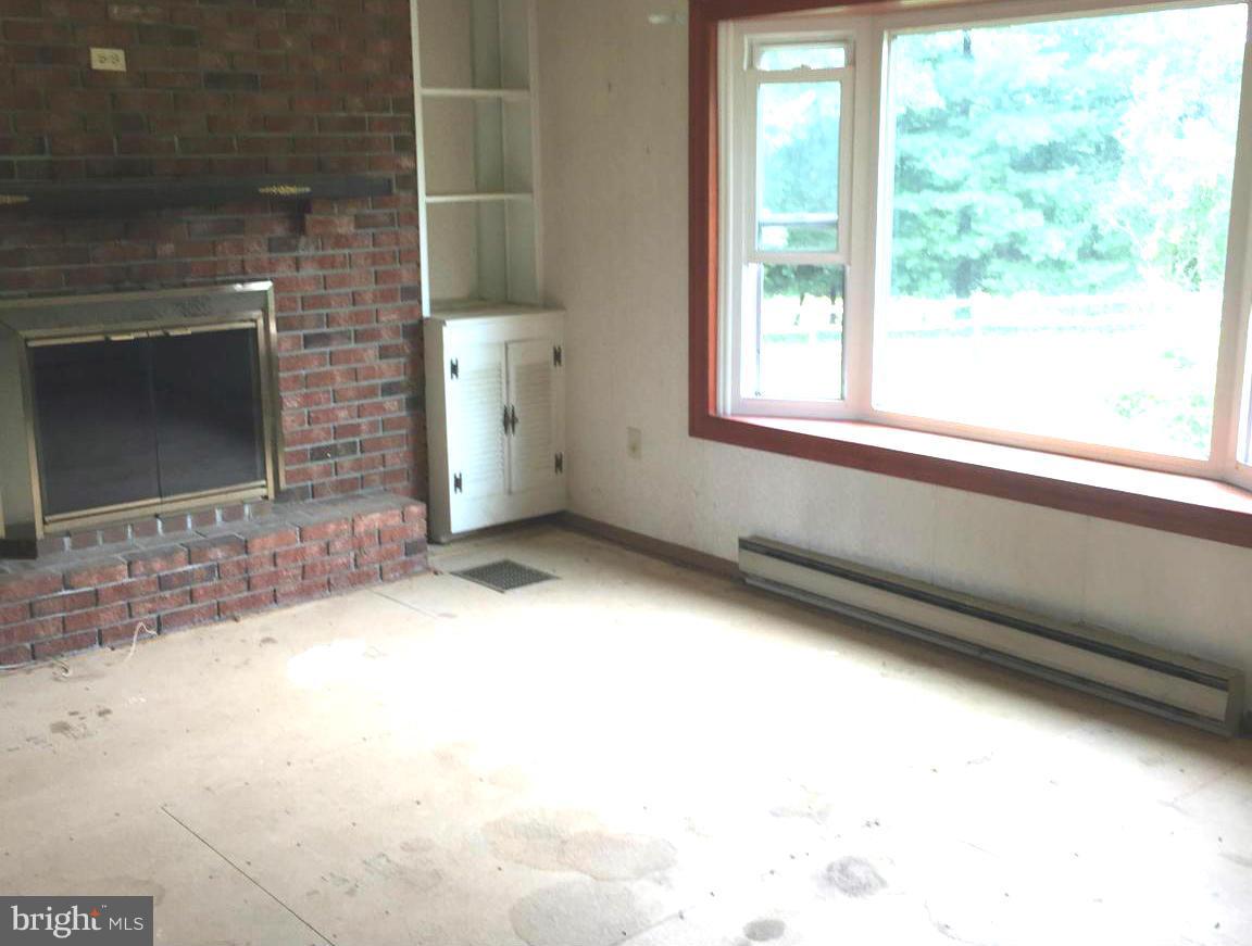 181 East Nicodemus Road Westminster, MD 21157 - Photo 7 of 16 Living Room