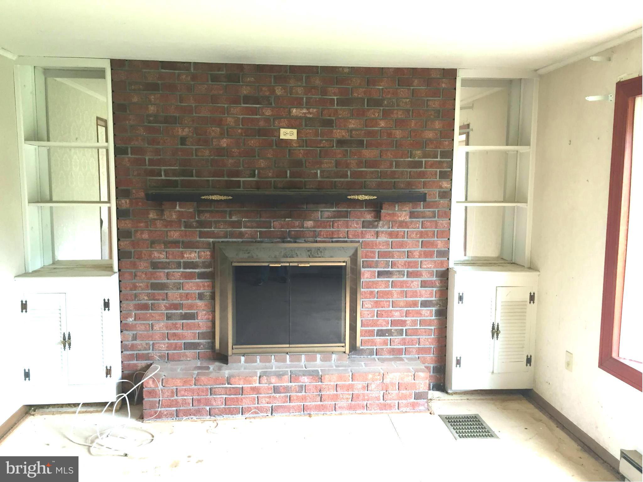181 East Nicodemus Road Westminster, MD 21157 - Photo 8 of 16 Living Room FP