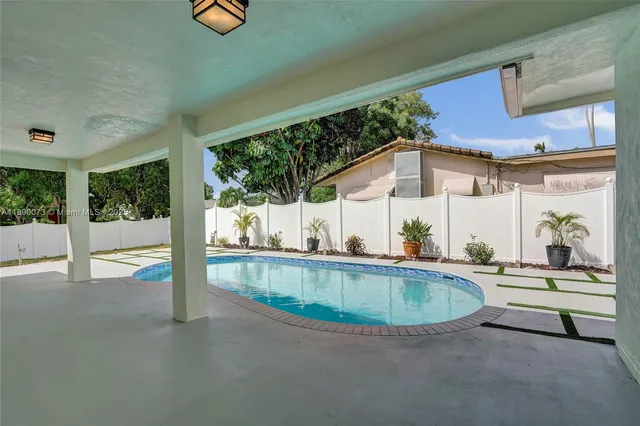 $999,999 | 300 North 53 Avenue, Hollywood, FL 33021