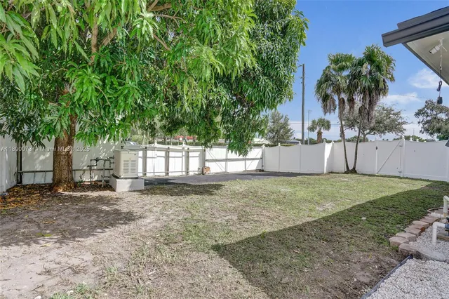 $999,999 | 300 North 53 Avenue, Hollywood, FL 33021