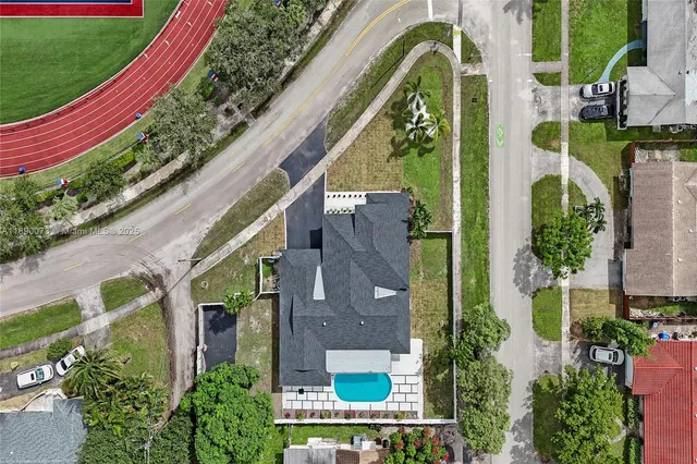 $999,999 | 300 North 53 Avenue, Hollywood, FL 33021