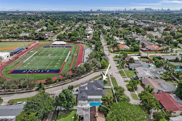 $999,999 | 300 North 53 Avenue, Hollywood, FL 33021