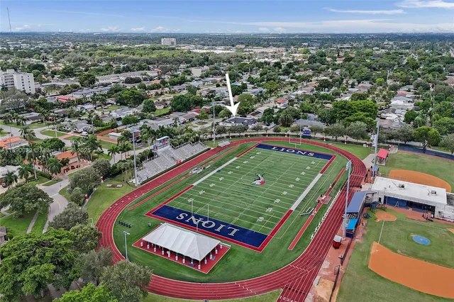 $999,999 | 300 North 53 Avenue, Hollywood, FL 33021