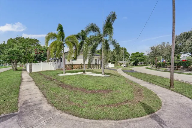 $999,999 | 300 North 53 Avenue, Hollywood, FL 33021