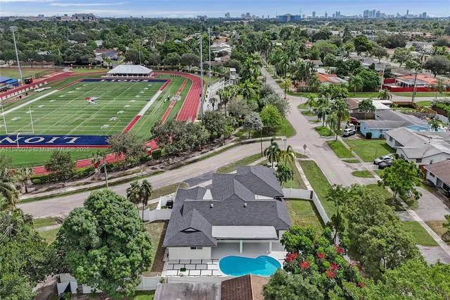 $999,999 | 300 North 53 Avenue, Hollywood, FL 33021