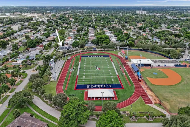 $999,999 | 300 North 53 Avenue, Hollywood, FL 33021