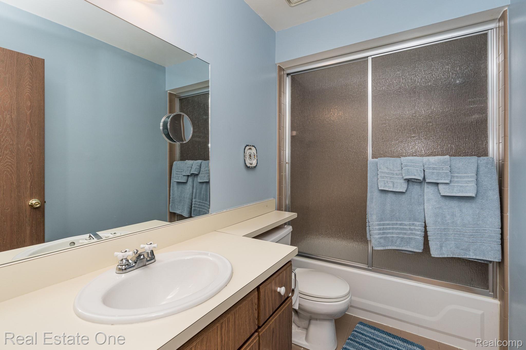 623 Tennyson, Unit 103 Rochester, MI 48307 - Photo 17 of 26 623 Tennyson MLS-W030.jpg