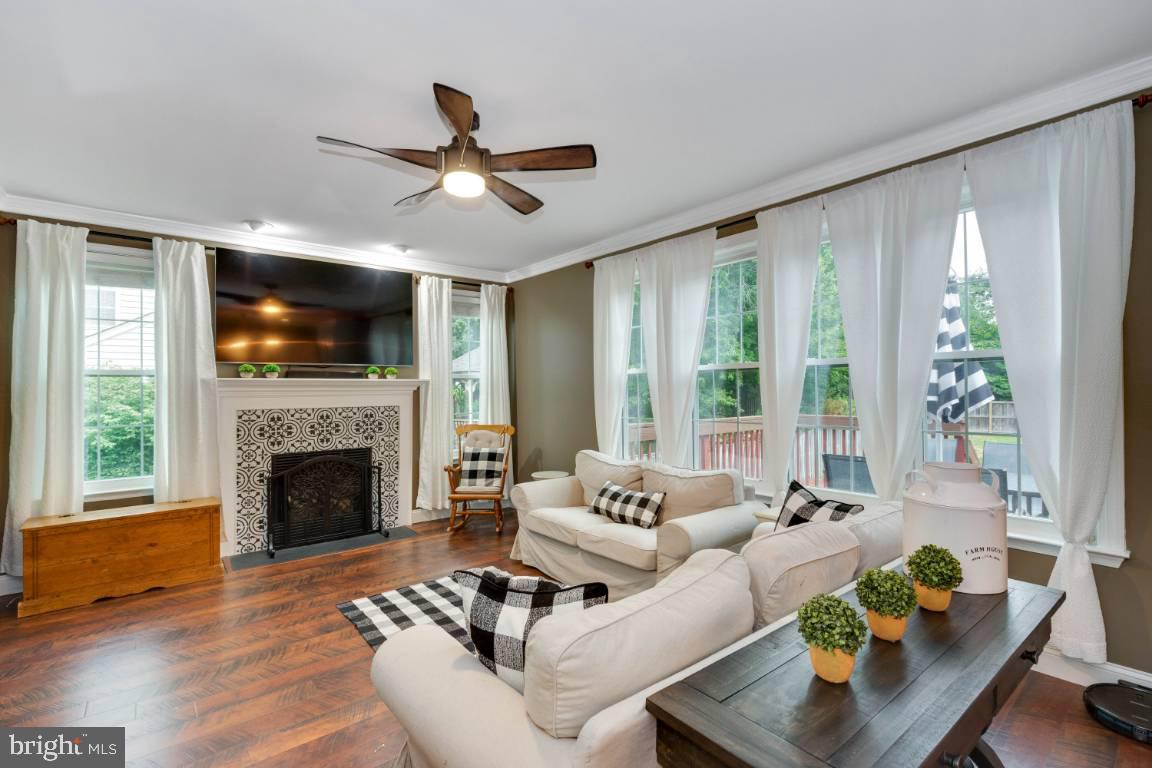 10657 Ashford Circle Waldorf, MD 20603 - Photo 13 of 44 Family room