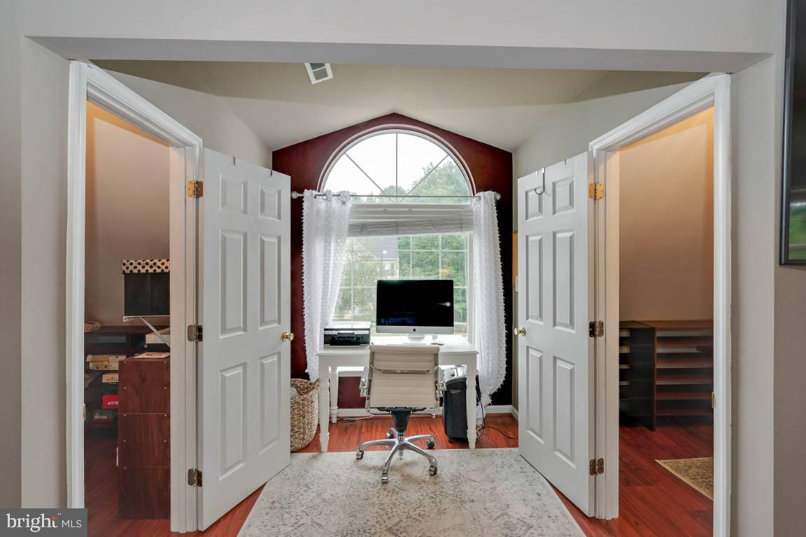 10657 Ashford Circle Waldorf, MD 20603 - Photo 15 of 44 Sitting area in Master Bedroom
